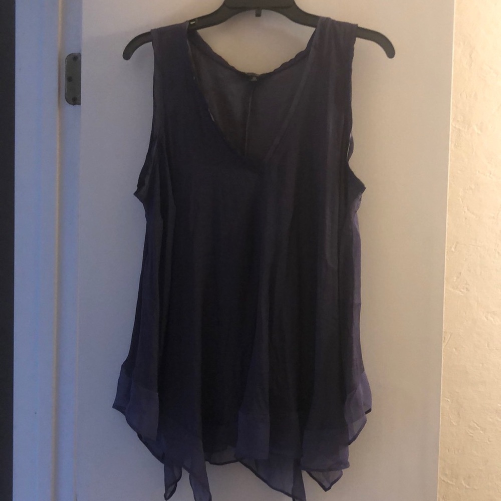Sleeveless purple “flow” shirt